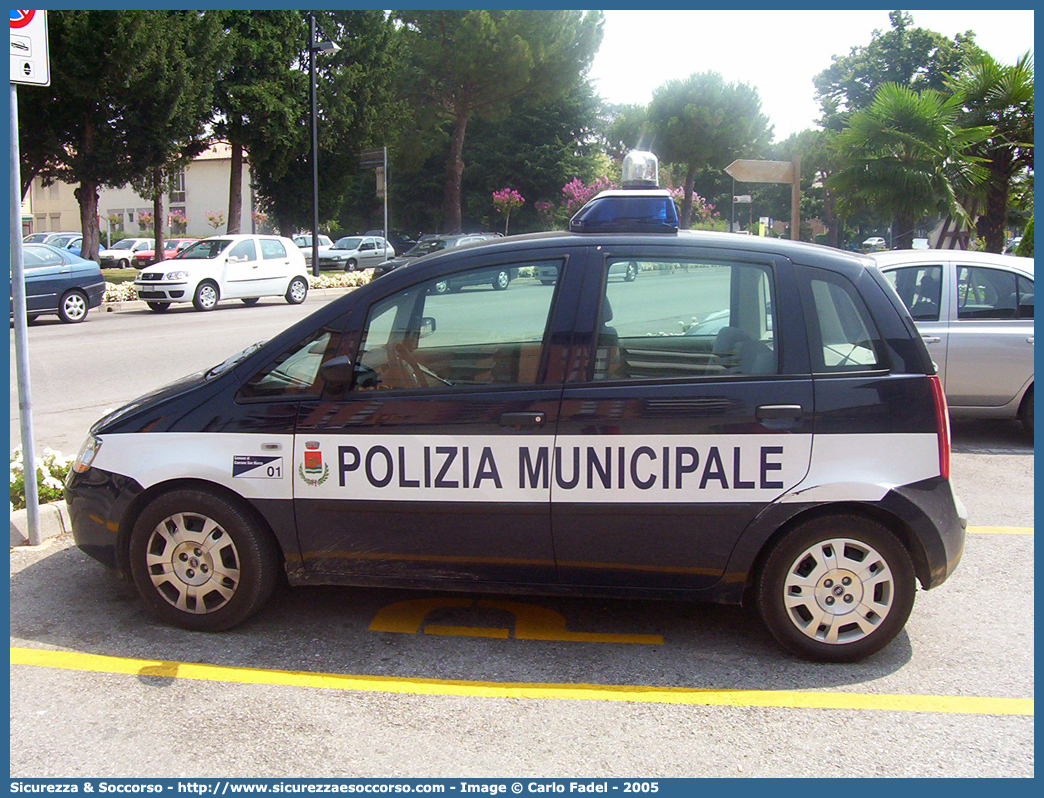 -
Polizia Municipale
Comune di Caerano San Marco
Fiat Idea
Parole chiave: PL;P.L.;PM;P.M.;Polizia;Locale;Municipale;Caerano;San;Marco;Fiat;Idea