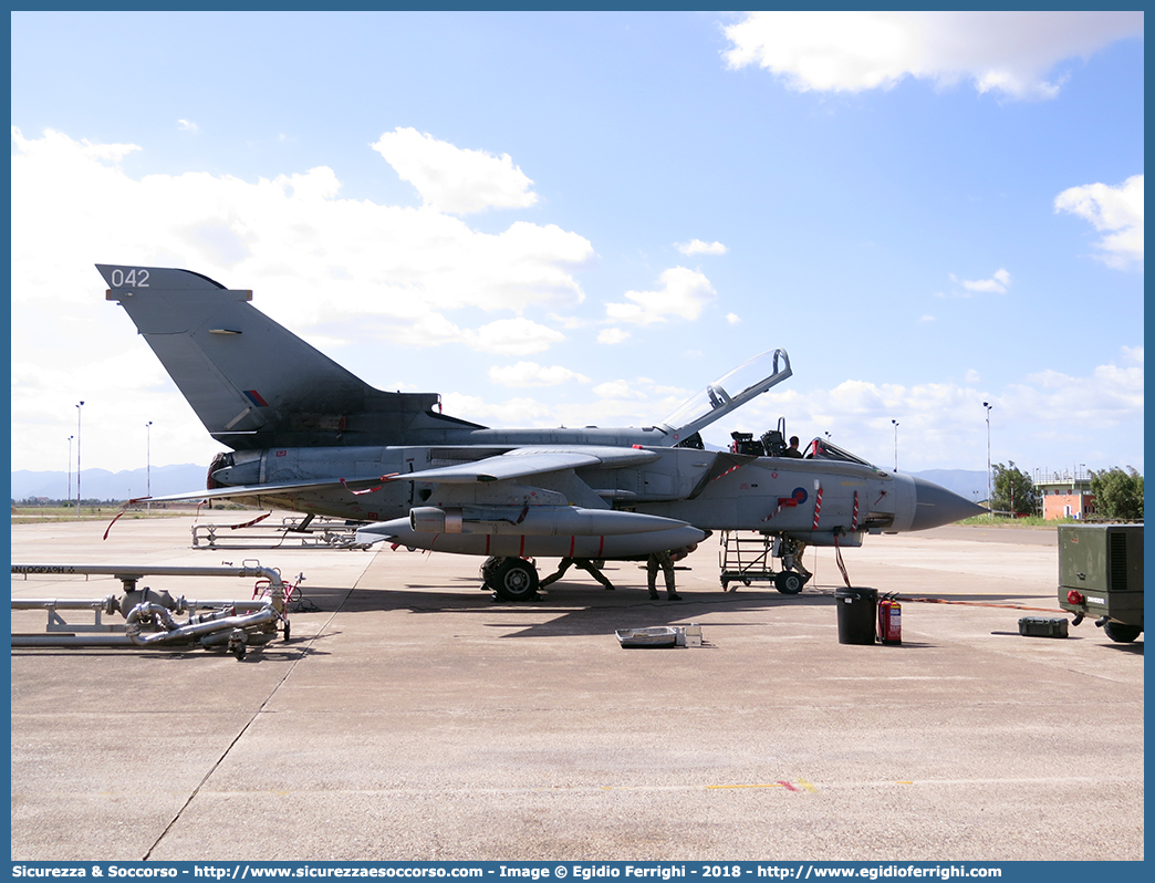 042
United Kingdom of Great Britain and Northern Ireland
Royal Air Force
Panavia PA-200 Tornado
Parole chiave: United;Kingdom;Great;Britain;Northern;Ireland;Royal;Air;Force;Panavia;PA-200;PA200;PA;200;Tornado;042