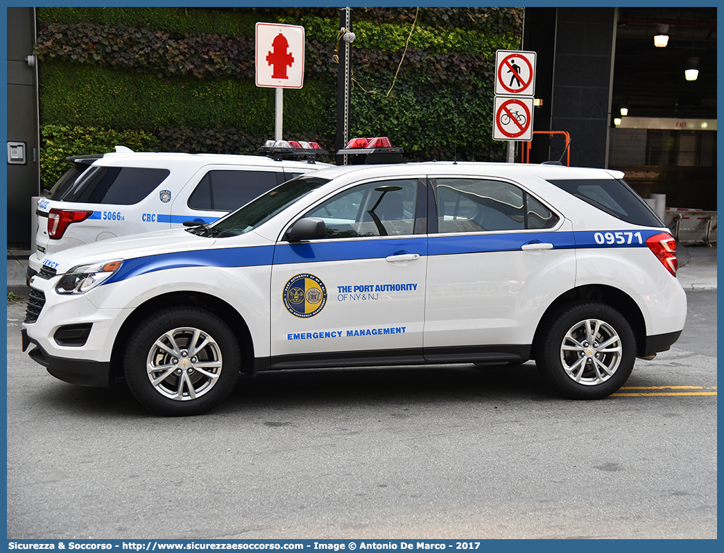 09571
United States of America
Port Authority of
New York and New Jersey Police
Chevrolet Equinox II generation facelift
Emergency Management
Parole chiave: USA;U.S.A.;United;States;of;America;Port;Authority;of;New;York;and;New;Jersey;Police;Chevrolet;Equinox;Emergency;Management