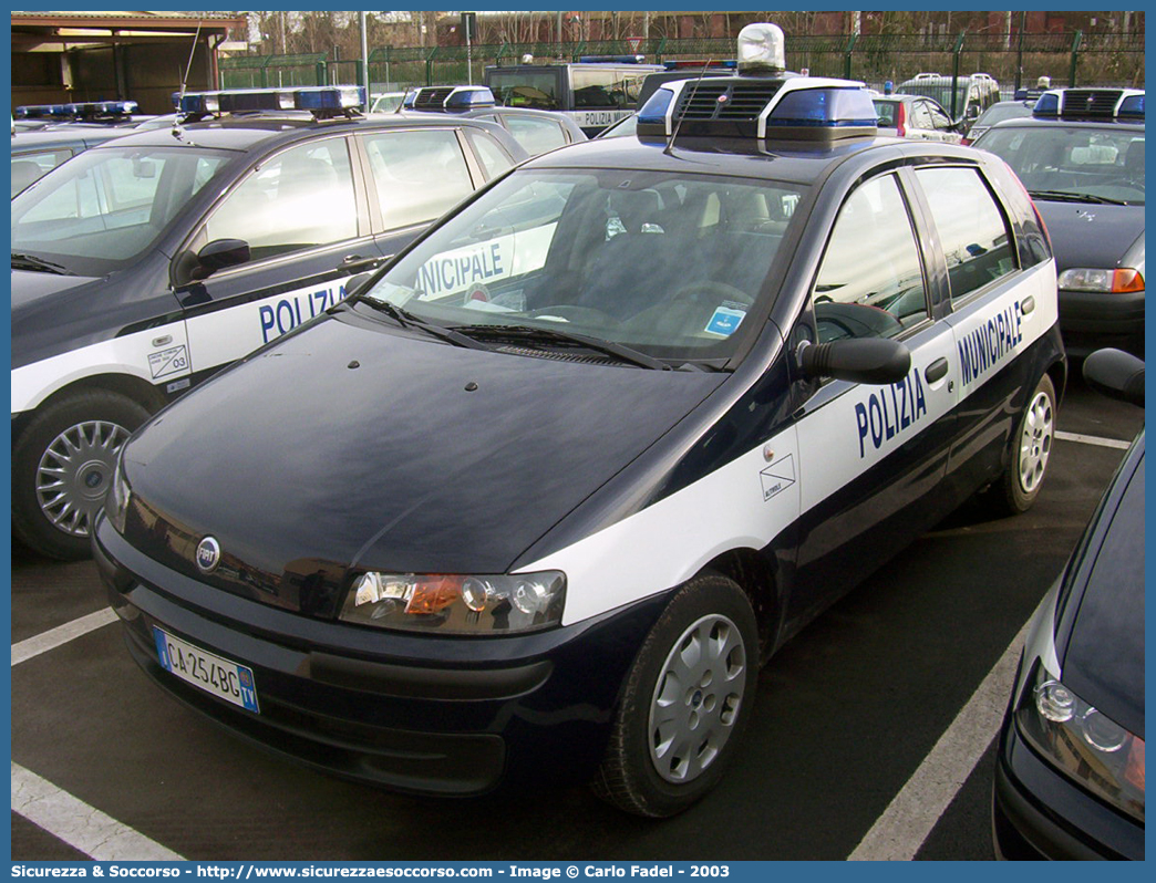 -
Polizia Municipale
Comune di Altivole
Fiat Punto II serie
Parole chiave: PL;P.L.;PM;P.M.;Polizia;Locale;Municipale;Altivole;Fiat;Punto