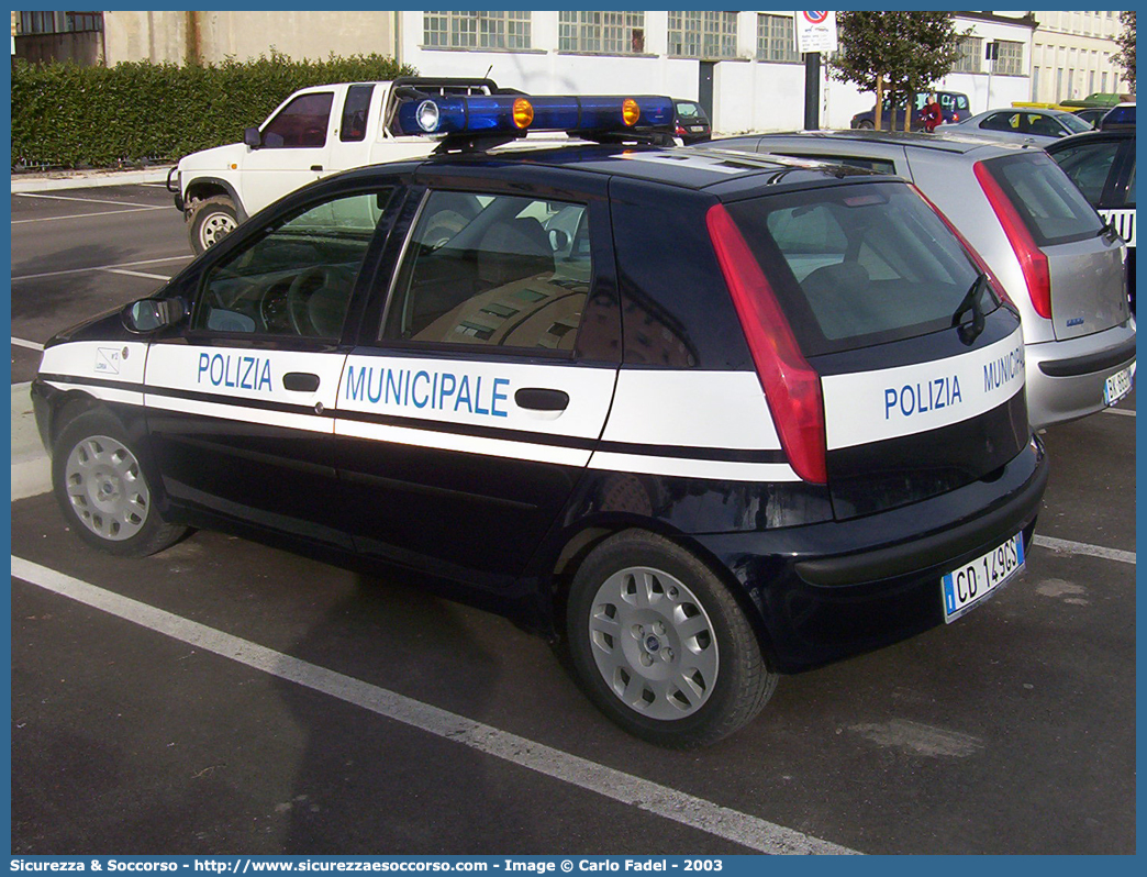 -
Polizia Municipale
Comune di Loria
Fiat Punto II serie
Parole chiave: PL;P.L.;PM;P.M.;Polizia;Locale;Municipale;Loria;Fiat;Punto