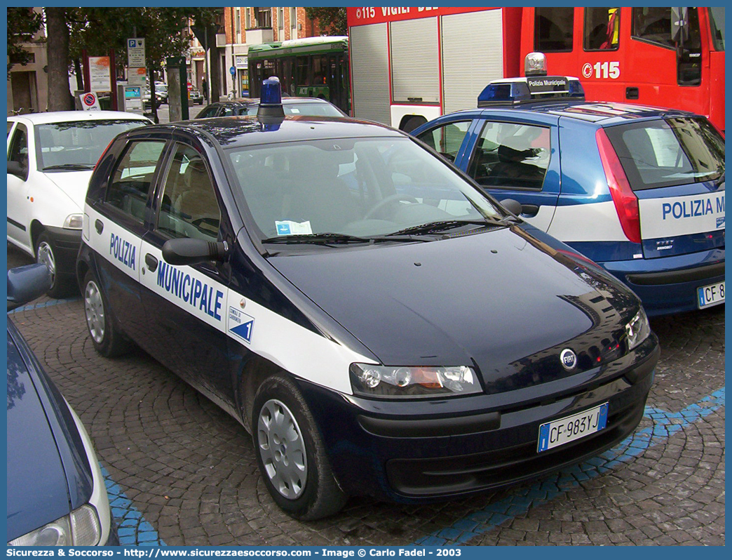 -
Polizia Municipale
Comune di Carbonera
Fiat Punto II serie
Parole chiave: PL;P.L.;PM;P.M.;Polizia;Locale;Municipale;Carbonera;Fiat;Punto