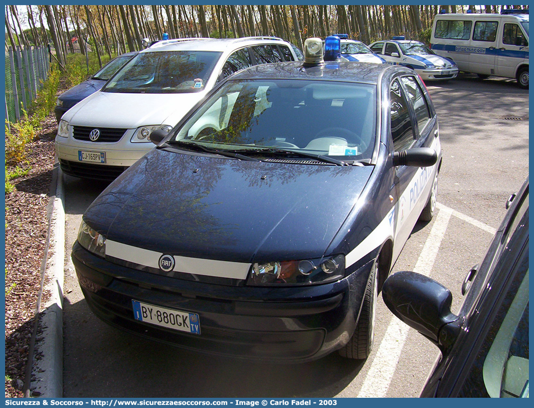 -
Polizia Municipale
Comune di Codognè
Fiat Punto II serie
Parole chiave: PL;P.L.;PM;P.M.;Polizia;Locale;Municipale;Codognè;Fiat;Punto