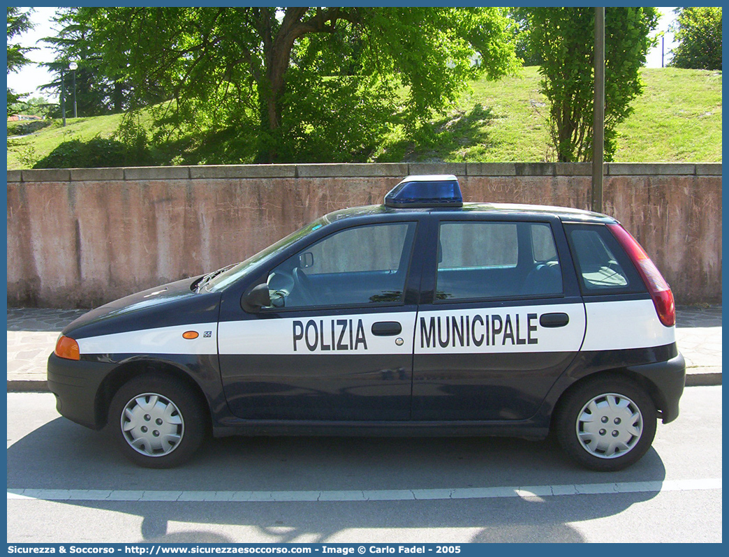 -
Polizia Municipale
Comune di Rosolina
Fiat Punto I serie
Parole chiave: PL;P.L.;PM;P.M.;Polizia;Locale;Municipale;Rosolina;Fiat;Punto