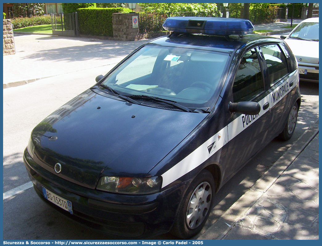 -
Polizia Municipale
Comune di Rovigo
Fiat Punto II serie
Parole chiave: PL;P.L.;PM;P.M.;Polizia;Locale;Municipale;Rovigo;Fiat;Punto