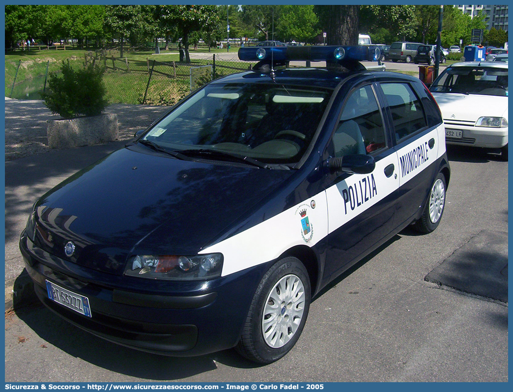 -
Polizia Municipale
Comune di Mogliano Veneto
Fiat Punto II serie
Parole chiave: PL;P.L.;PM;P.M.;Polizia;Locale;Municipale;Mogliano;Veneto;Fiat;Punto