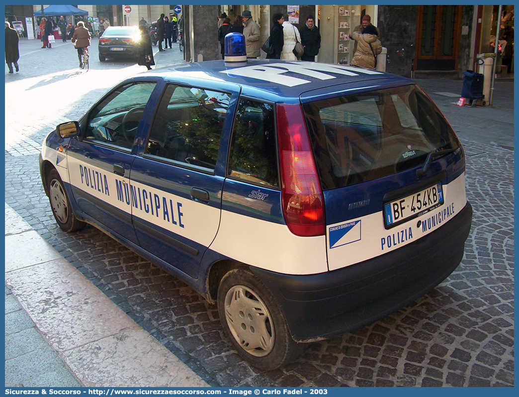 -
Polizia Municipale
Comune di Zenson di Piave
Fiat Punto I serie
Parole chiave: PL;P.L.;PM;P.M.;Polizia;Locale;Municipale;Zenson;di;Piave;Fiat;Punto