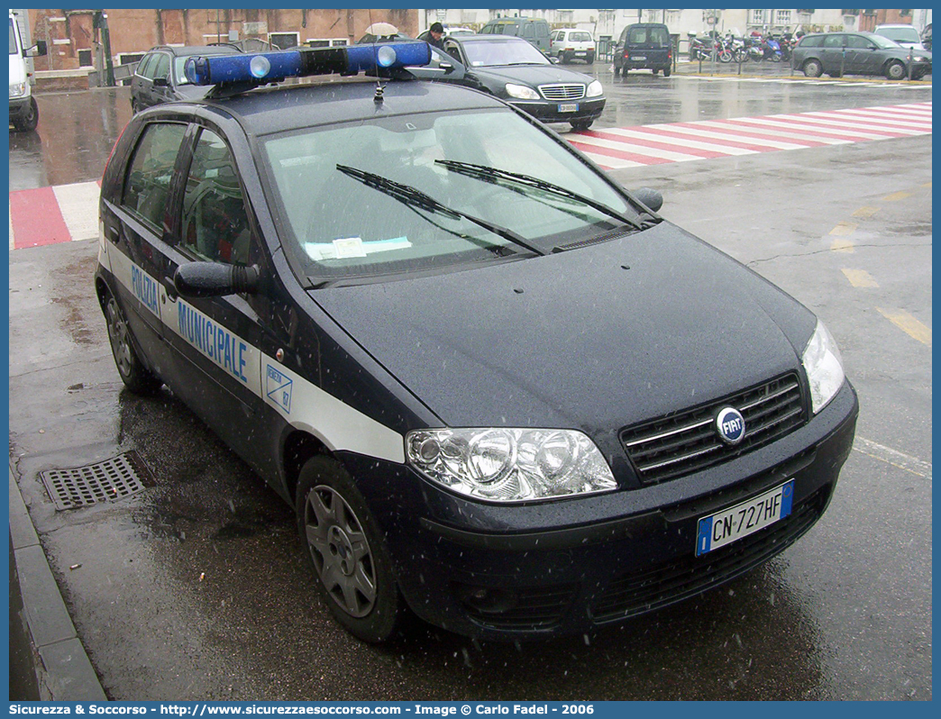 -
Polizia Municipale
Comune di Venezia
Fiat Punto III serie
Parole chiave: PL;P.L.;PM;P.M.;Polizia;Locale;Municipale;Venezia;Fiat;Punto