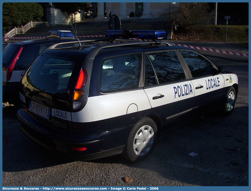 -
Polizia Locale
Comune di Lendinara
Fiat Marea Weekend
(variante)
Parole chiave: PL;P.L.;PM;P.M.;Polizia;Locale;Municipale;Lendinara;Fiat;Marea;Weekend