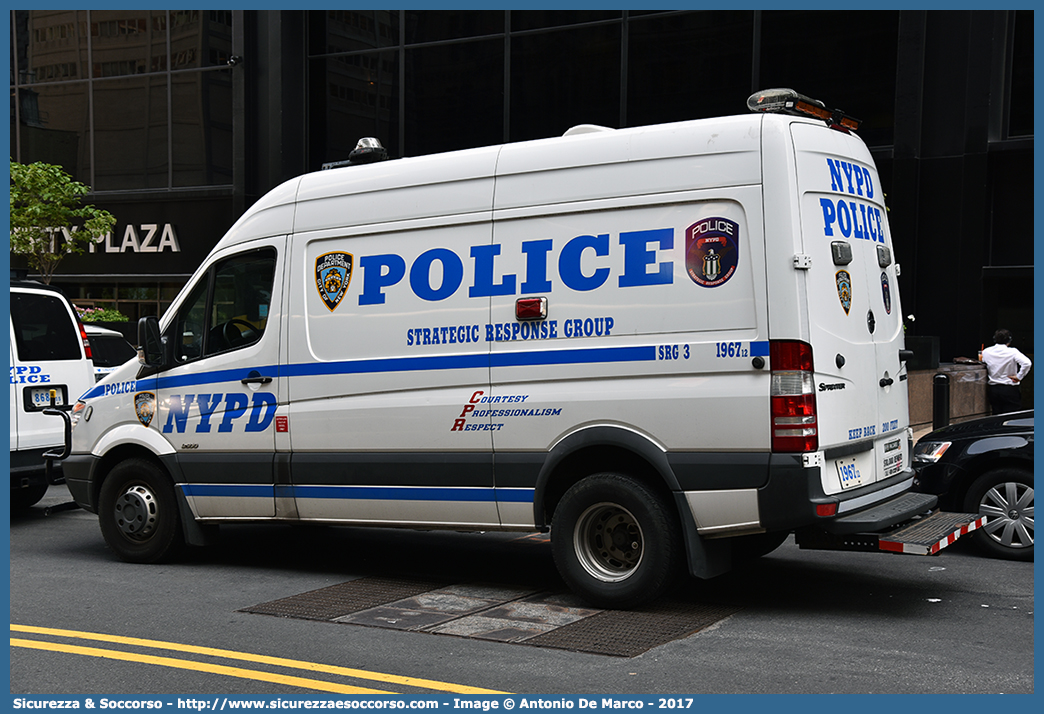 1967
United States of America
New York Police Department
Strategic Response Group
Freightliner Sprinter II generation facelift
Parole chiave: USA;U.S.A.;United;States;of;America;NYPD;N.Y.P.D.;New;York;Police;Department;SRG;S.R.G.;Strategic;Response;Group;Frightliner;Sprinter