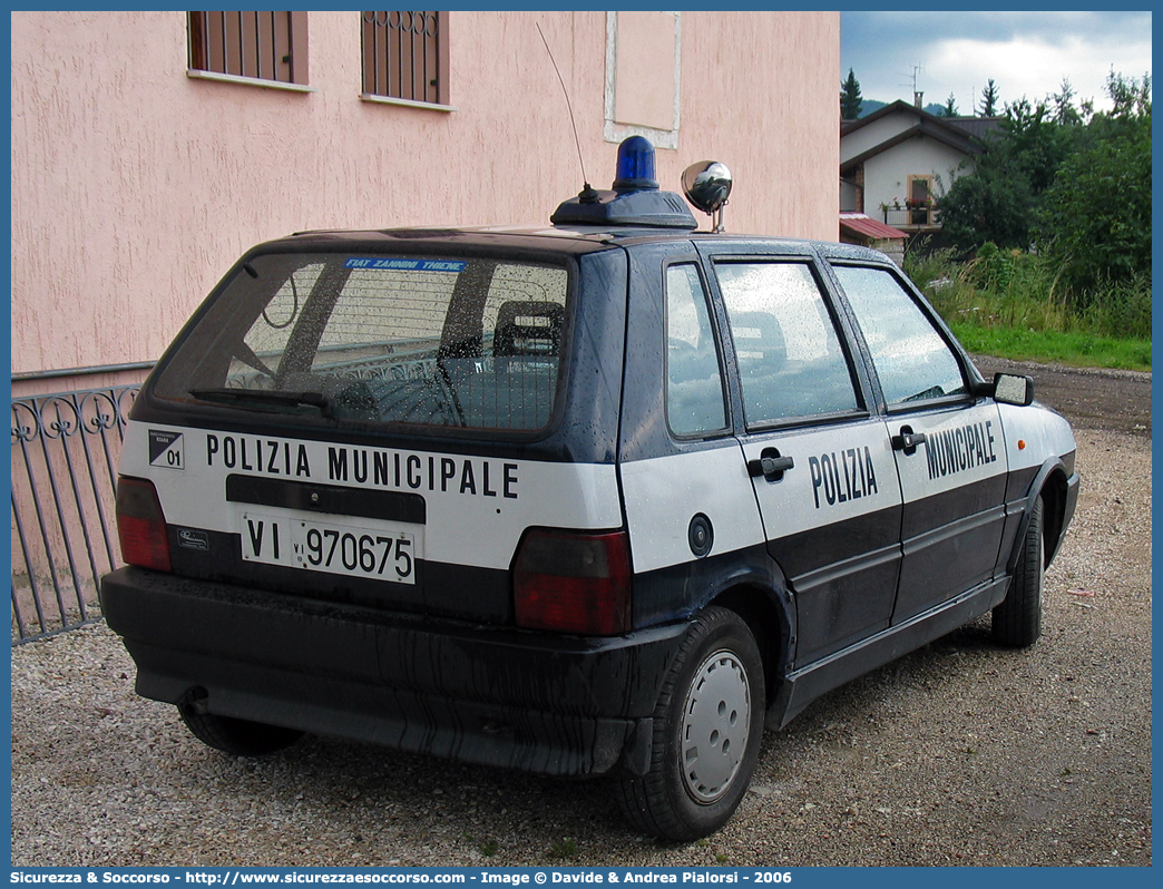 -
Polizia Municipale
Comune di Roana
Fiat Uno II serie
Parole chiave: PL;P.L.;PM;P.M.;Polizia;Locale;Municipale;Roana;Fiat;Uno