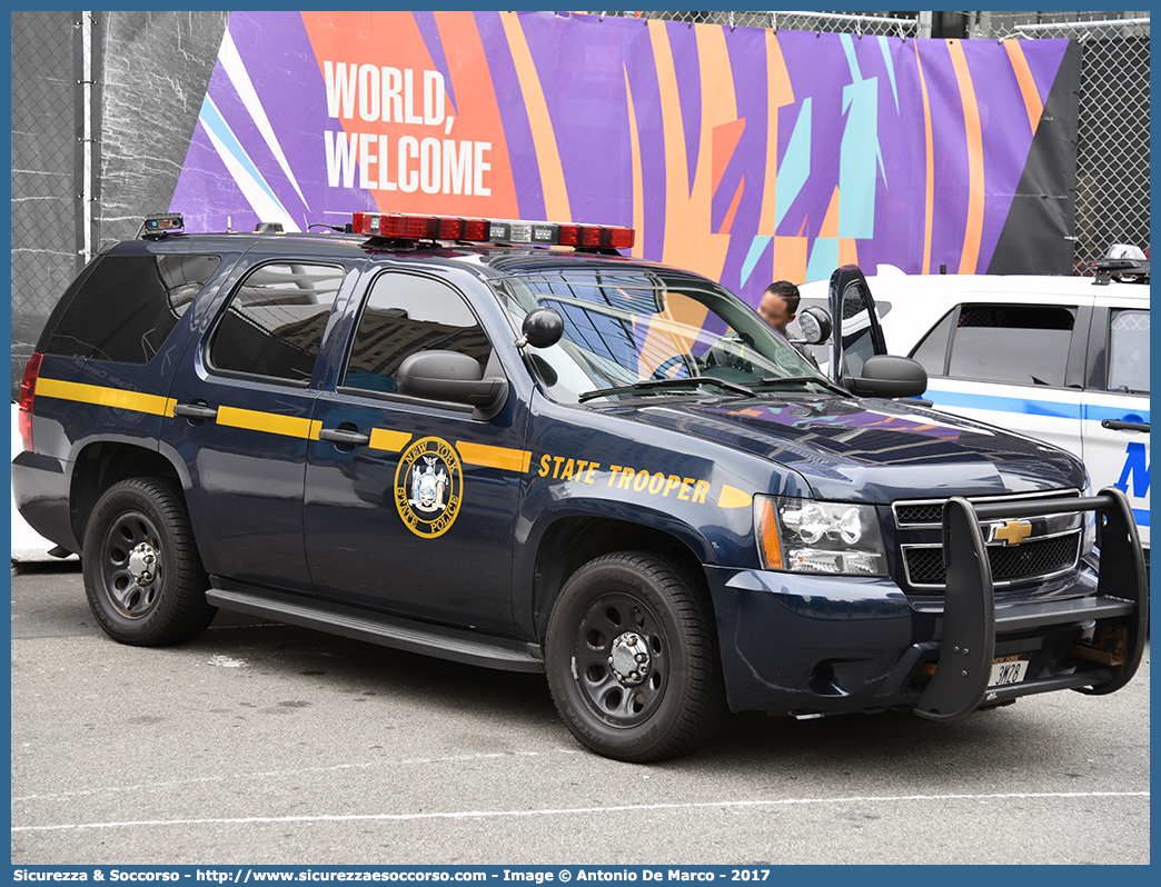 -
United States of America
New York State Police
Chevrolet Tahoe III generation
Parole chiave: USA;U.S.A.;United;States;of;America;NYSP;N.Y.S.P.;New;York;State;Police;Chevrolet;Tahoe