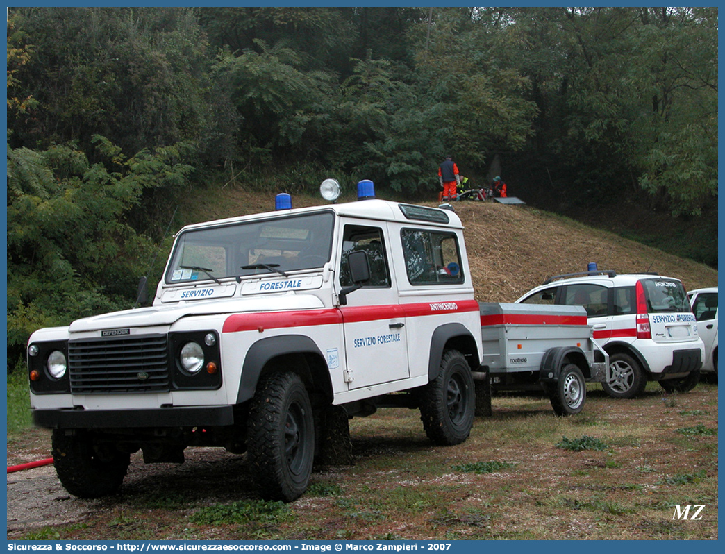 601
Regione Veneto
Servizio Forestale Regionale
Land Rover Defender 90
Antincendio
Parole chiave: Regione;Veneto;Servizio;Forestale;Regionale;Land;Rover;Defender;90;Antincendio