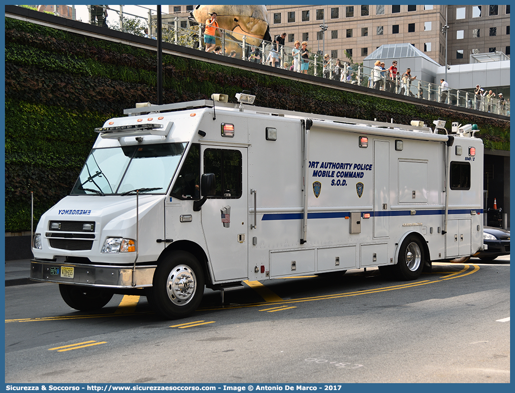 -
United States of America
Port Authority of
New York and New Jersey Police
Freightliner MT-55 LDV
Conversion by Emergency Vehicles Inc.
Parole chiave: USA;U.S.A.;United;States;of;America;Port;Authority;of;New;York;and;New;Jersey;Police;Freightliner;MT-55;Mt55;LDV