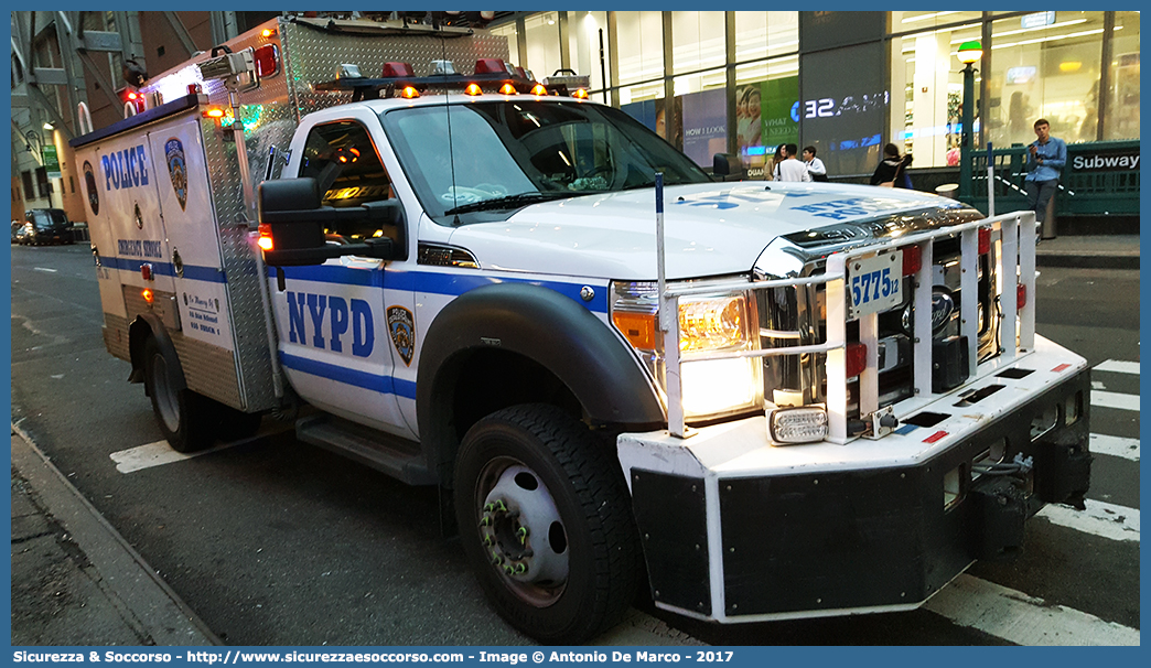 5775
United States of America
New York Police Department
Emergency Service Squad
Ford F550
Parole chiave: USA;U.S.A.;United;States;of;America;NYPD;N.Y.P.D.;New;York;Police;Department;ESU;ESS;E.S.U.;E.S.S.;Emergency;Service;Unit;Squad;Ford;F550