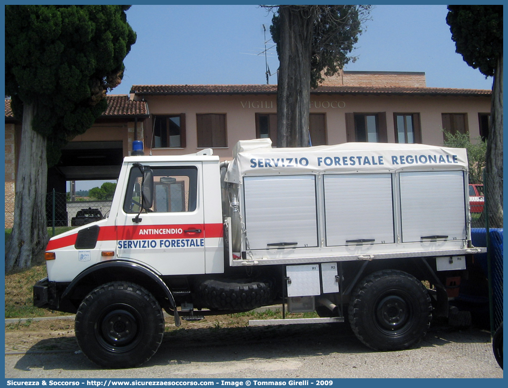 622
Regione Veneto
Servizio Forestale Regionale
Mercedes Benz Unimog U1400
Parole chiave: Regione;Veneto;Servizio;Forestale;Regionale;Mercedes;Benz;Unimog;U1400