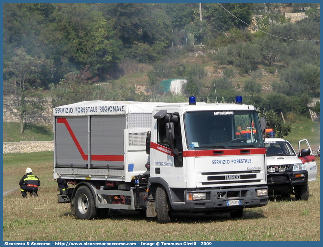 Regione Veneto
Servizio Forestale Regionale
Iveco EuroCargo 60E15 I serie
Parole chiave: Regione;Veneto;Servizio;Forestale;Regionale;Iveco;EuroCargo;60E15