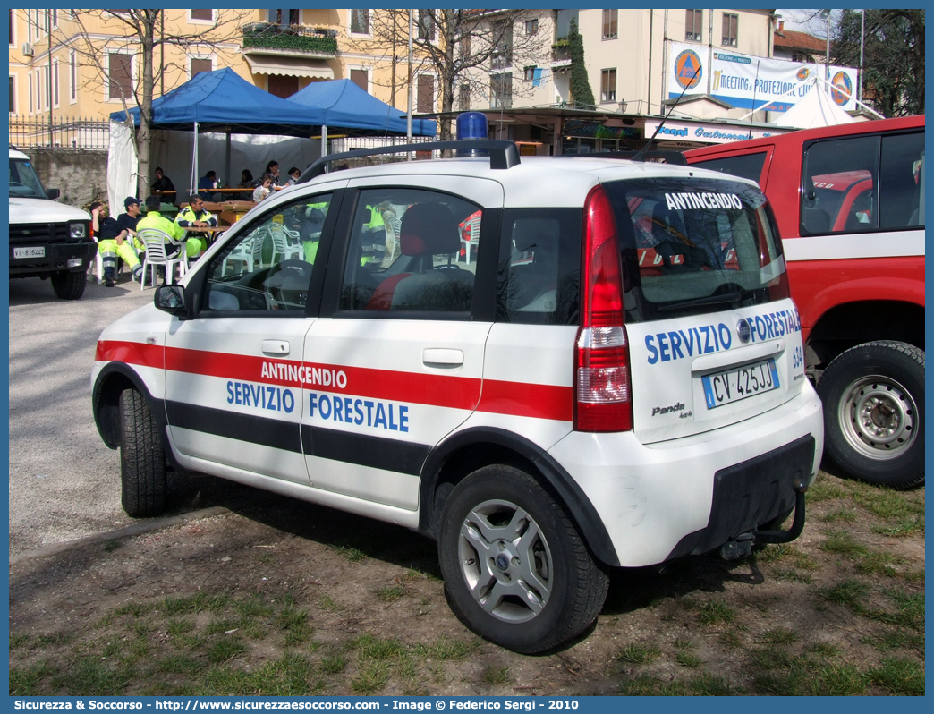 634
Regione Veneto
Servizio Forestale Regionale
Fiat Nuova Panda 4x4 I serie restyling
Antincendio
Parole chiave: Regione;Veneto;Servizio;Forestale;Regionale;Fiat;Nuova;Panda;4x4;Antincendio