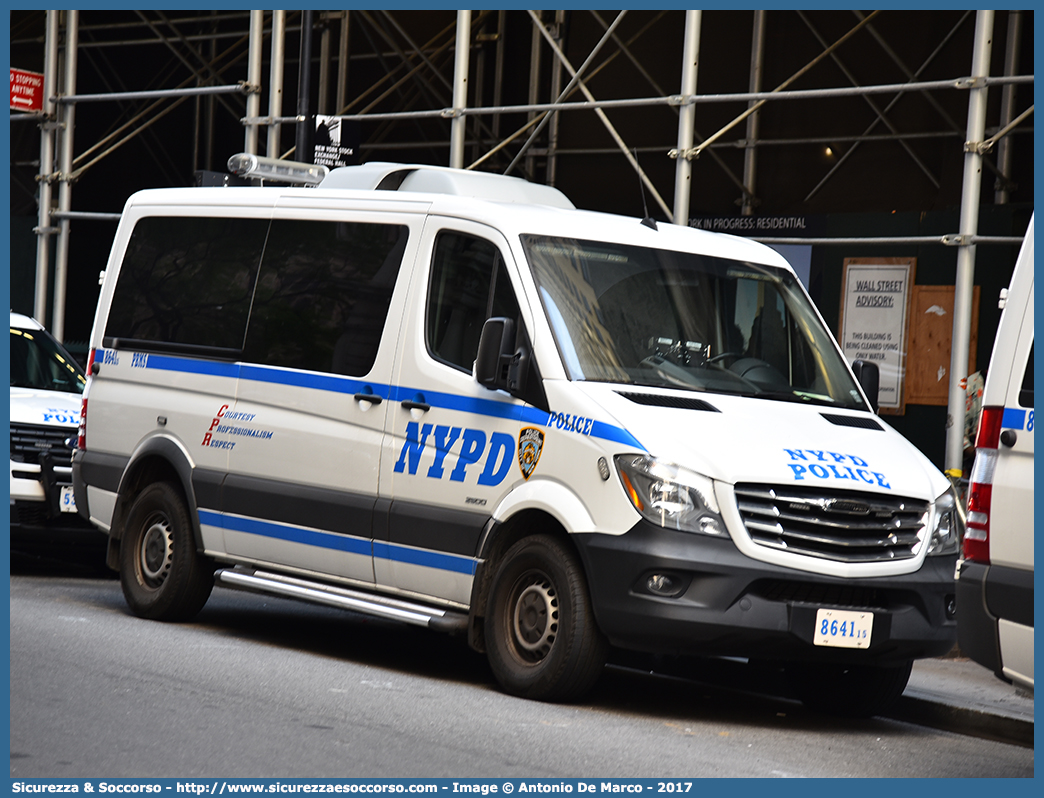 8461
United States of America
New York Police Department
Patrol Borough Manhattan South
Freightliner Sprinter II generation facelift
Parole chiave: USA;U.S.A.;United;States;of;America;NYPD;N.Y.P.D.;New;York;Police;Department;PBMS;P.B.M.S.;Patrol;Borough;Manhattan;South;Frightliner;Sprinter