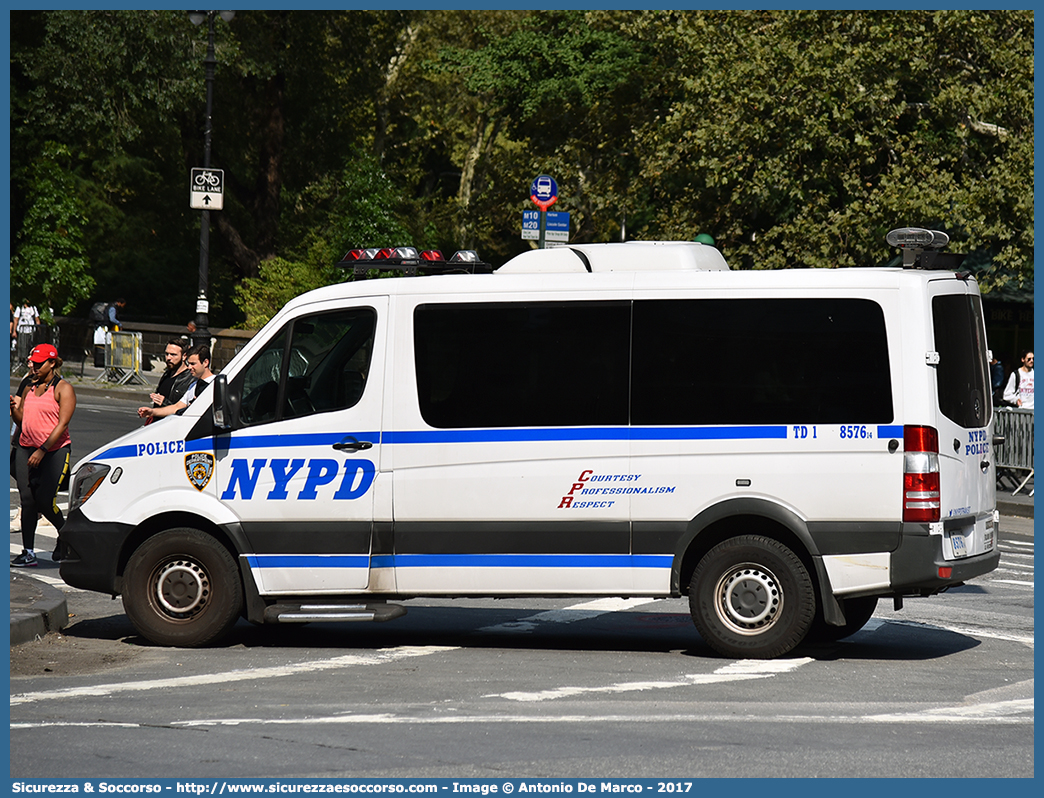 8576
United States of America
New York Police Department
Transit District 1
Freightliner Sprinter II generation facelift
Parole chiave: USA;U.S.A.;United;States;of;America;NYPD;N.Y.P.D.;New;York;Police;Department;TD1;T.D.1;Transit;District;Frightliner;Sprinter