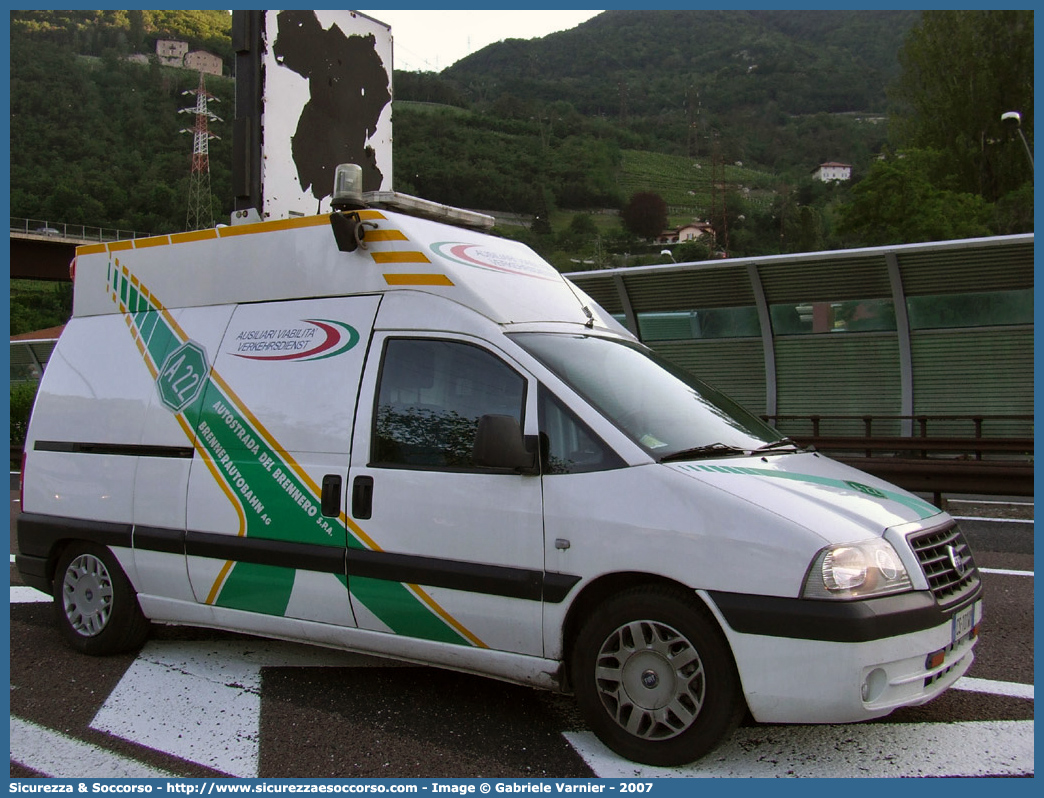 -
Autostrada del Brennero S.p.A.
Brennerautobahn A.G.
Ausiliari Viabilità
Verkhersdienst
Fiat Scudo III serie
Parole chiave: Autostrada;del;Brennero;Brennerautobahn;Assistenza;Ausiliari;Viabilità;Verkhersdienst;Fiat;Scudo