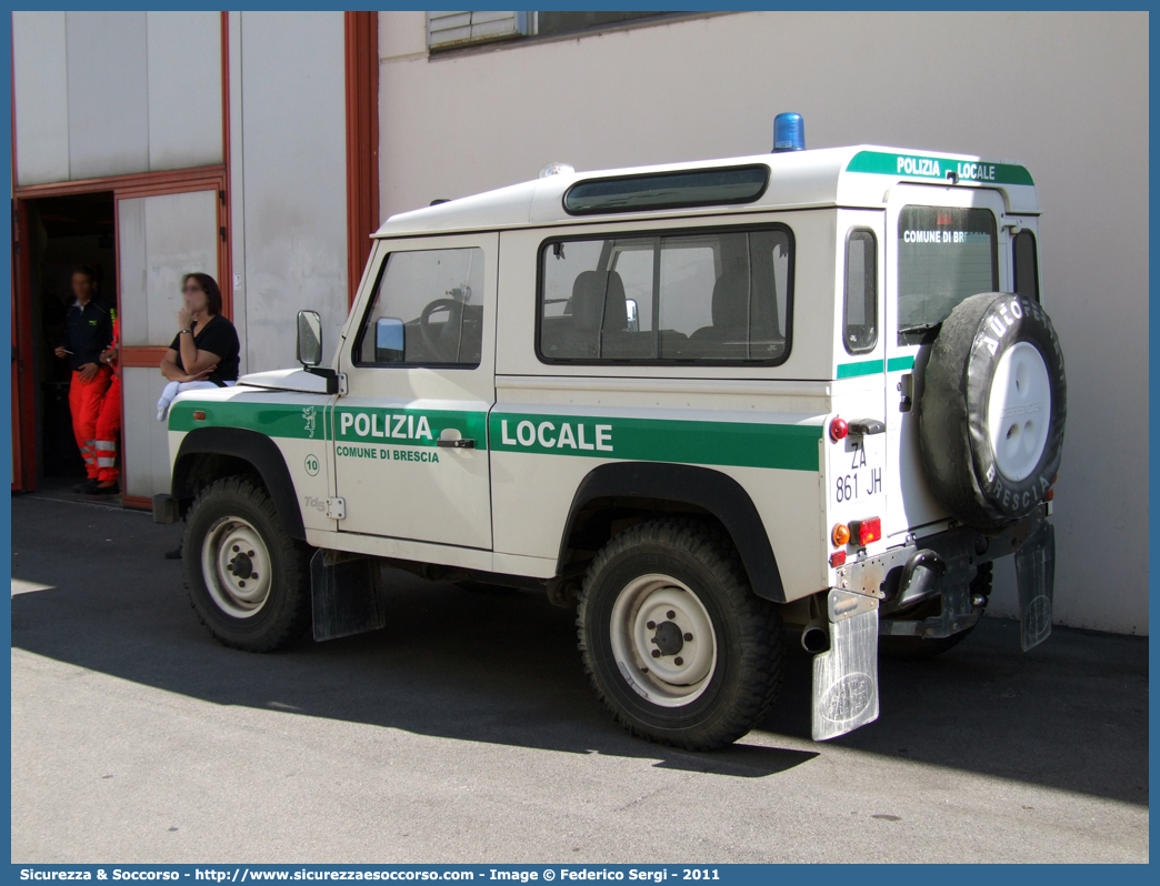 -
Polizia Locale
Comune di Brescia
Land Rover Defender 90
Parole chiave: PL;P.L.;PM;P.M.;Polizia;Locale;Municipale;Brescia;Land;Rover;Defender;90