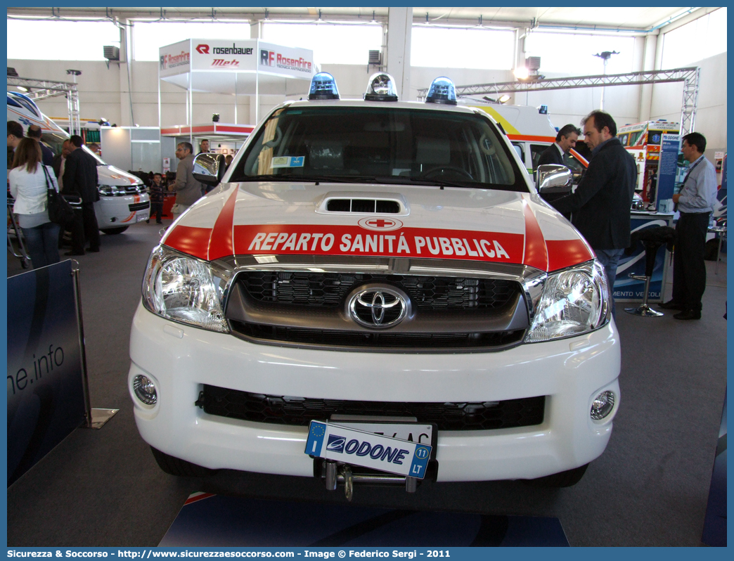 CRI 034AC
Croce Rossa Italiana
Reparto Sanità Pubblica
Toyota Hilux VII serie I restyling
Trasporto Farmaci
Allestitore Odone S.r.l.
Parole chiave: CRI;C.R.I.;Croce;Rossa;Italiana;Reparto;Sanità;Pubblica;Toyota;Hilux;Trasporto;Farmaci;Odone