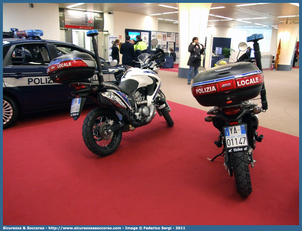 Polizia Locale YA01146 e YA01147
Polizia Locale
Comune di Vicenza
Honda Transalp III serie
Parole chiave: PL;P.L.;PM;P.M.;Polizia;Locale;Municipale;Vicenza;Honda;Transalp