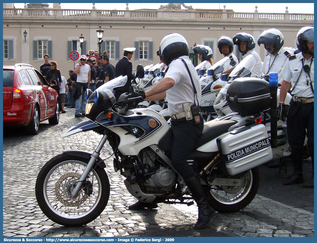 -
Polizia Municipale
Comune di Roma
Bmw F650GS II serie
Parole chiave: PL;P.L.;PM;P.M.;Polizia;Locale;Municipale;Roma;Capitale;Bmw;F650;GS