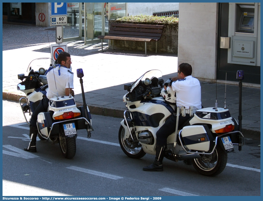 Polizia Locale YA2656 e YA2663
Polizia Locale
Comune di Venezia
Bmw R850RT I serie
Parole chiave: PL;PM;P.L.;P.M.;Polizia;Locale;Municipale;Venezia;Bmw;R;850;RT;R850RT