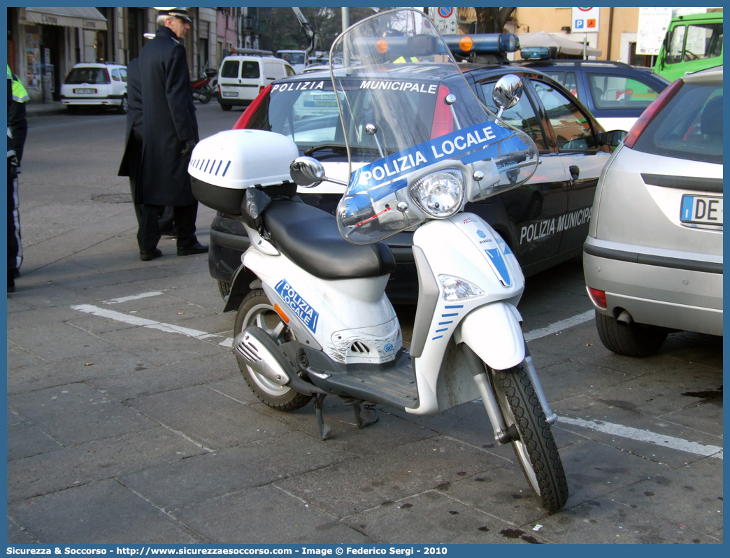 -
Polizia Locale
Comune di Verona
Piaggio Liberty 50
Parole chiave: PL;P.L.;PM;P.M.;Polizia;Locale;Municipale;Verona;Piaggio;Liberty;50