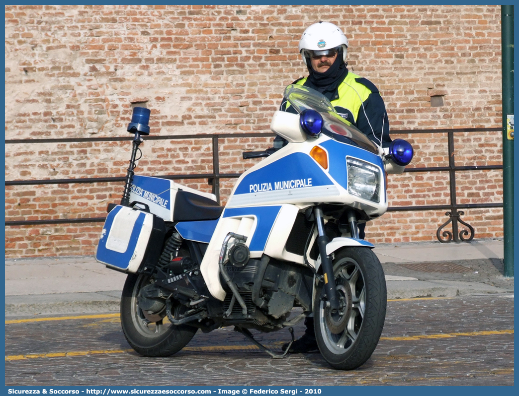 -
Polizia Municipale
Comune di Verona
BMW K100RT
Parole chiave: PL;P.L.;PM;P.M.;Polizia;Locale;Municipale;Verona;BMW;K100RT