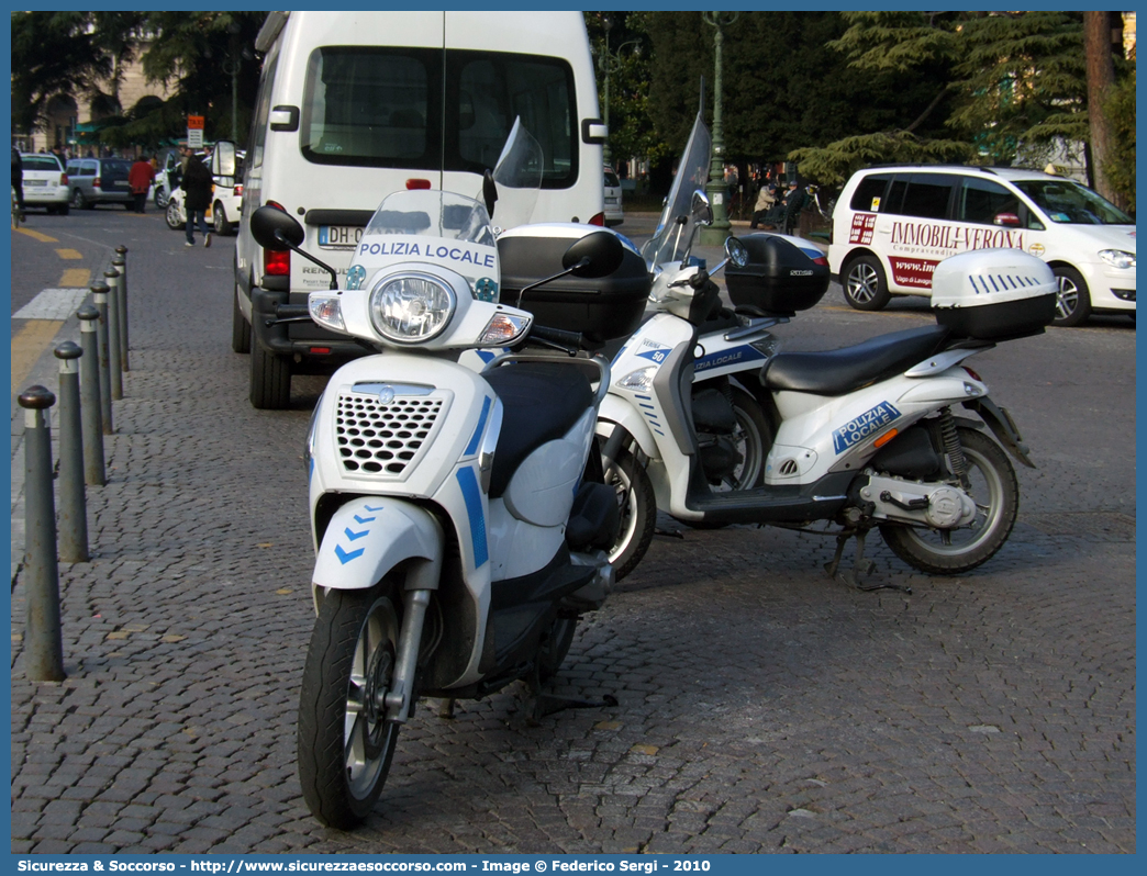 -
Polizia Locale
Comune di Verona
Aprilia Scarabeo 125
Parole chiave: PL;P.L.;PM;P.M.;Polizia;Locale;Municipale;Verona;Aprilia;Scarabeo;125