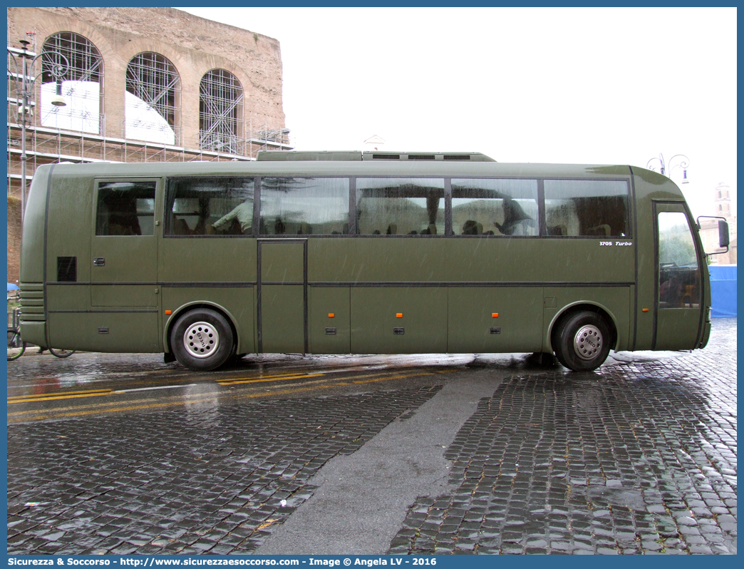 EI 951DE
Esercito Italiano
Iveco 370S Turbo
attrezzato per il trasporto diversamente abili
Parole chiave: EI;E.I.;Esercito;Italiano;Iveco;370S;Turbo