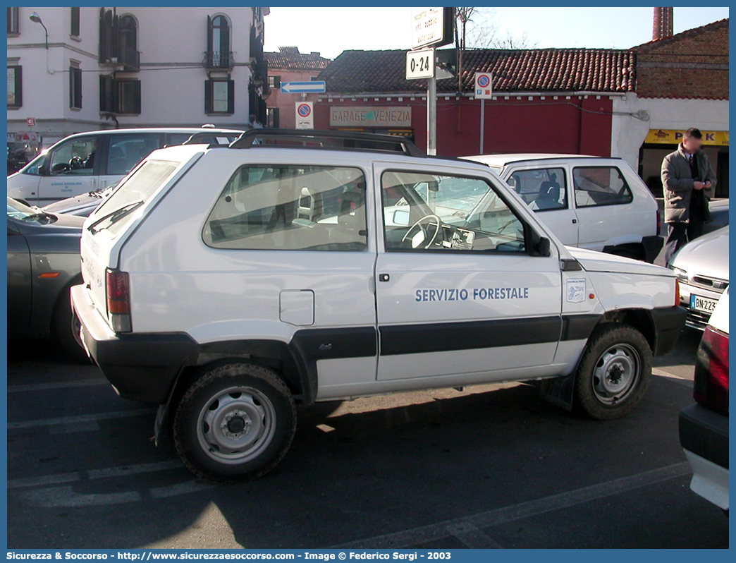 -
Regione Veneto
Servizio Forestale Regionale
Fiat Panda 4x4 II serie
Parole chiave: Regione;Veneto;Servizio;Forestale;Regionale;Fiat;Panda