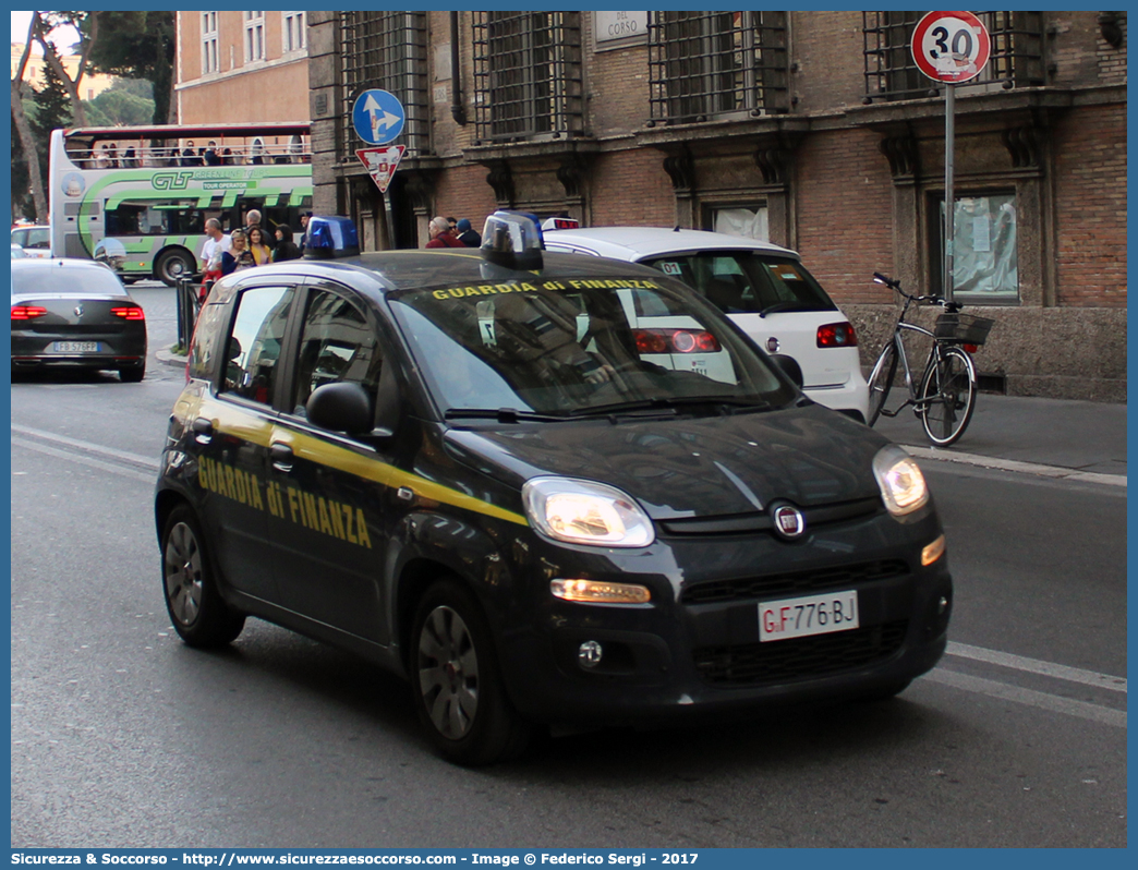 GdiF 776BJ
Guardia di Finanza
Fiat Nuova Panda II serie
Parole chiave: GdiF;G.D.F.;GDF;Guardia;di;Finanza;Fiat;Nuova;Panda