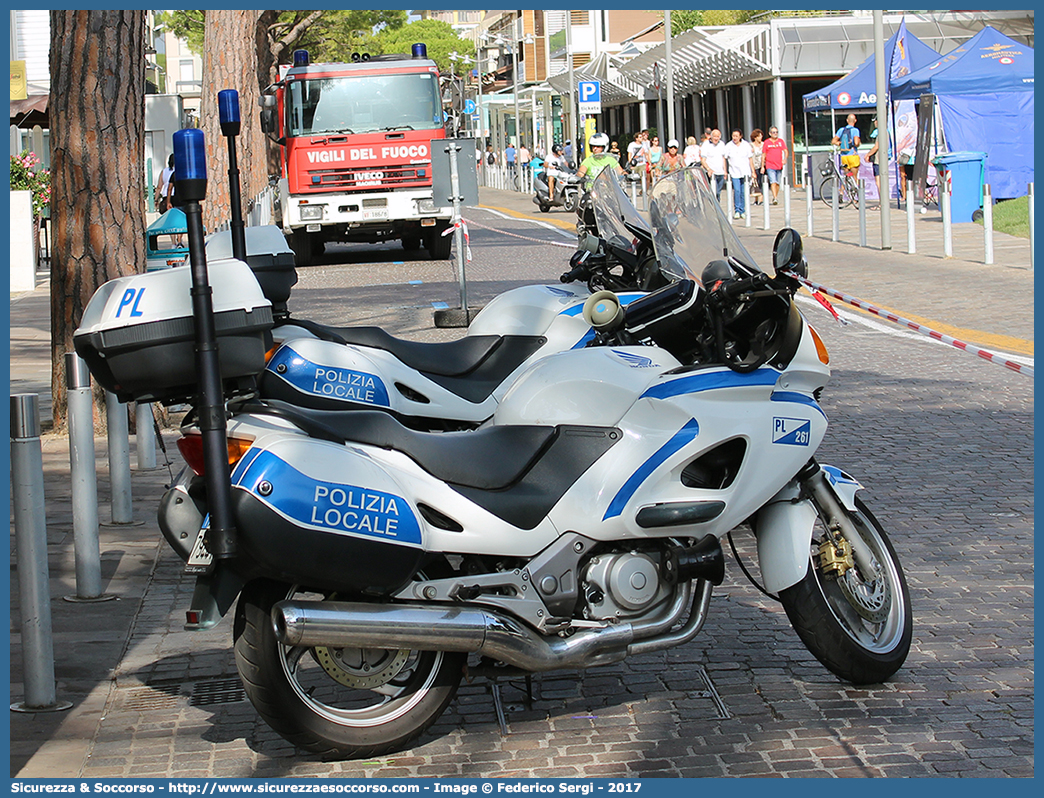 -
Polizia Locale
Comune di Jesolo
Honda Deauville
Parole chiave: PL;P.L.;PM;P.M.;Polizia;Locale;Municipale;Jesolo;Honda;Deauville