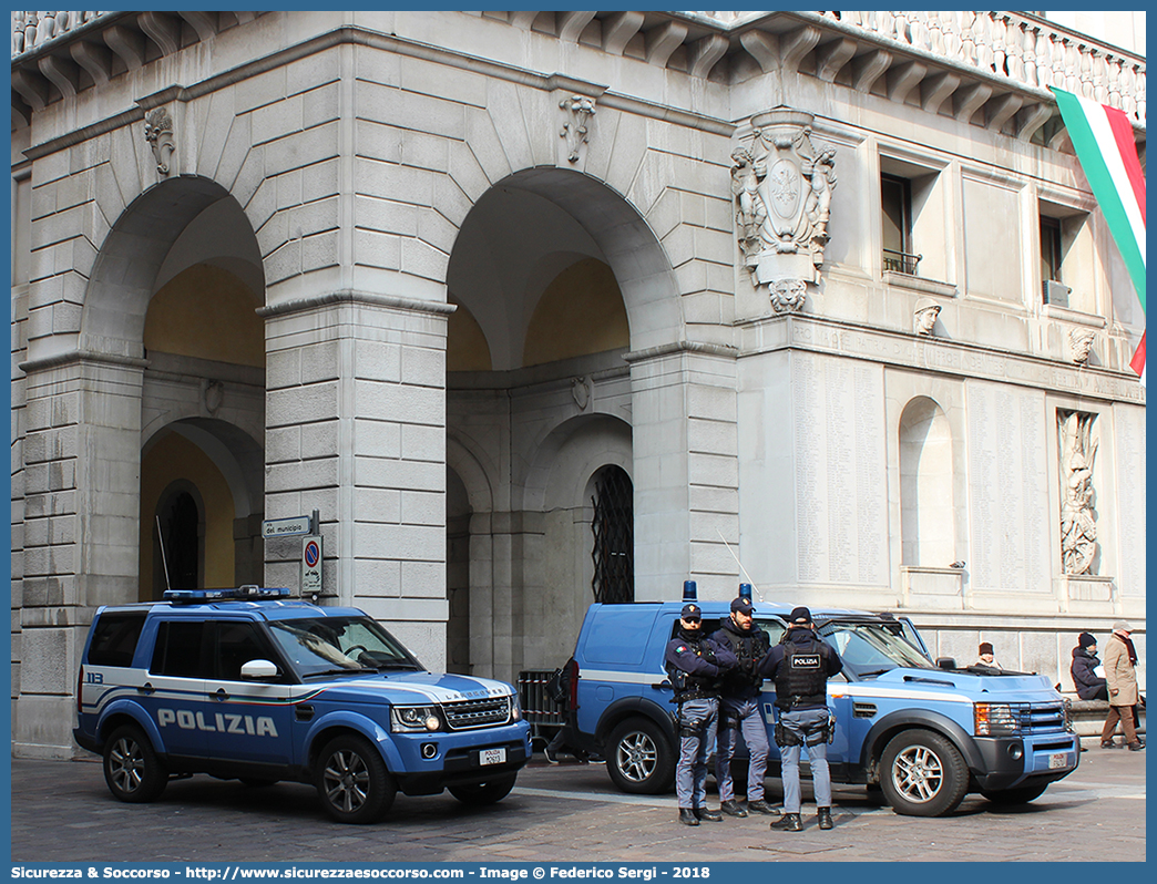 Polizia M2613
Polizia di Stato
Reparto Prevenzione Crimine
Unità Operative di Primo Intervento
Land Rover Discovery 4
Parole chiave: PS;P.S.;Polizia;di;Stato;Prevenzione;Crimine;Land Rover;Discovery;Unità;Operative;Primo;Intervento;UOPI;U.O.P.I.