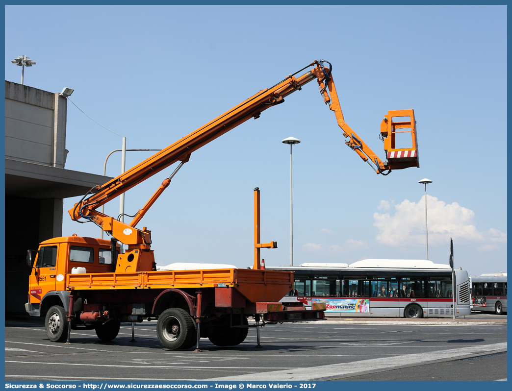 6561
ATAC S.p.A.
Pronto Intervento
Iveco 109-14
Allestitore Cella S.p.A.
Parole chiave: ATAC;Soccorso;Tram;Bus;Autobus;Controllo;Linea;Aerea;Iveco;109-14;Cella