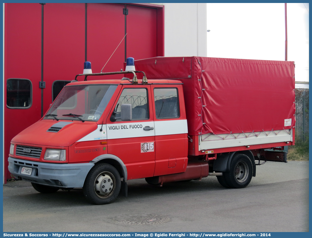 VF 18527
Corpo Nazionale Vigili del Fuoco
Nucleo Elicotteri
Iveco Daily 35-10 II serie
Parole chiave: VVF;V.V.F;Corpo;Nazionale;Vigili;del;Fuoco;Nucleo;Elicotteri;Reparto;Volo;Iveco;Daily;35-10;35.10;35;10