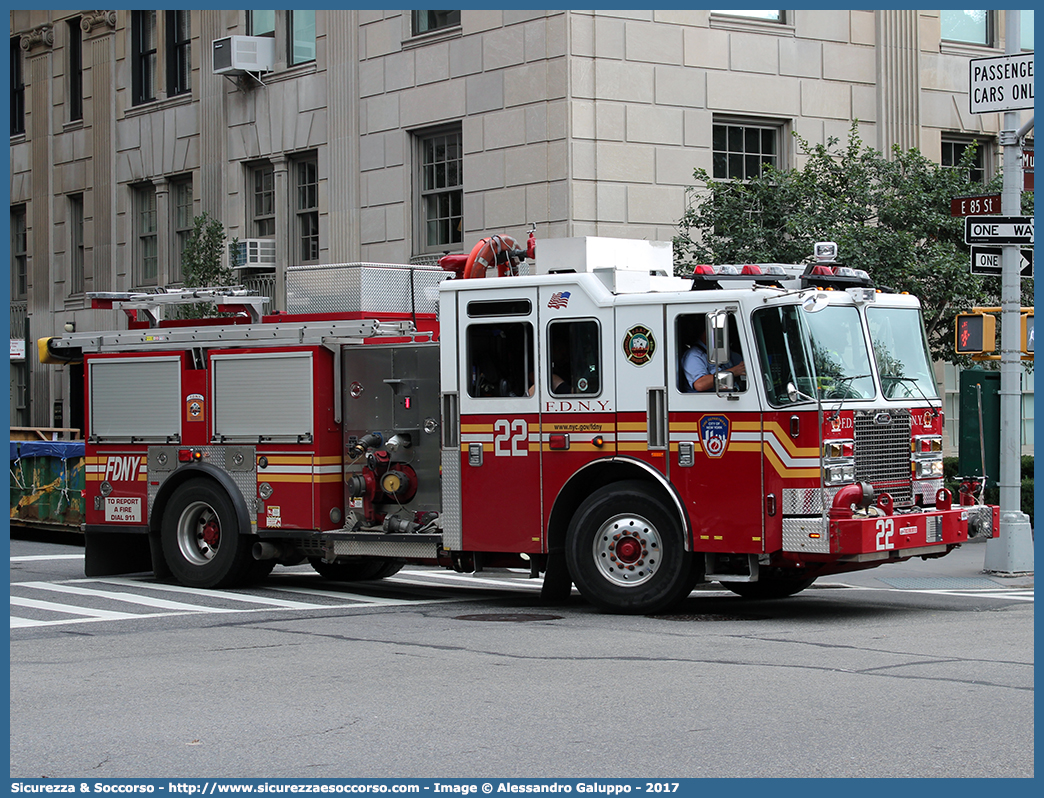 22 - KP16046
United States of America
New York Fire Department
KME Severe Service LFD
Parole chiave: United;States;of;America;USA;U.S.A.;NYFD;N.Y.F.D.;New;York;Fire;Department;KME;Severe;Service;LFD;Engine