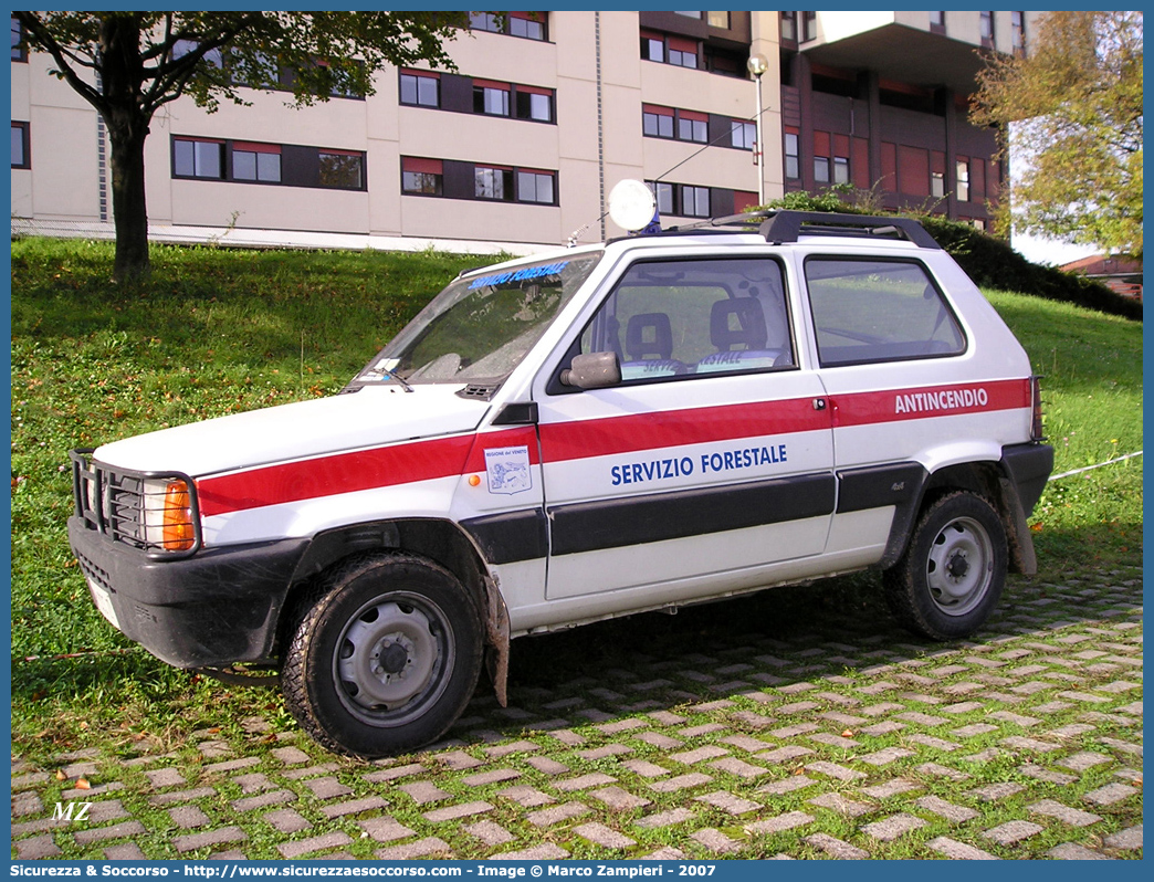 -
Regione Veneto
Servizio Forestale Regionale
Fiat Panda 4x4 II serie
Antincendio
Parole chiave: Regione;Veneto;Servizio;Forestale;Regionale;Fiat;Panda