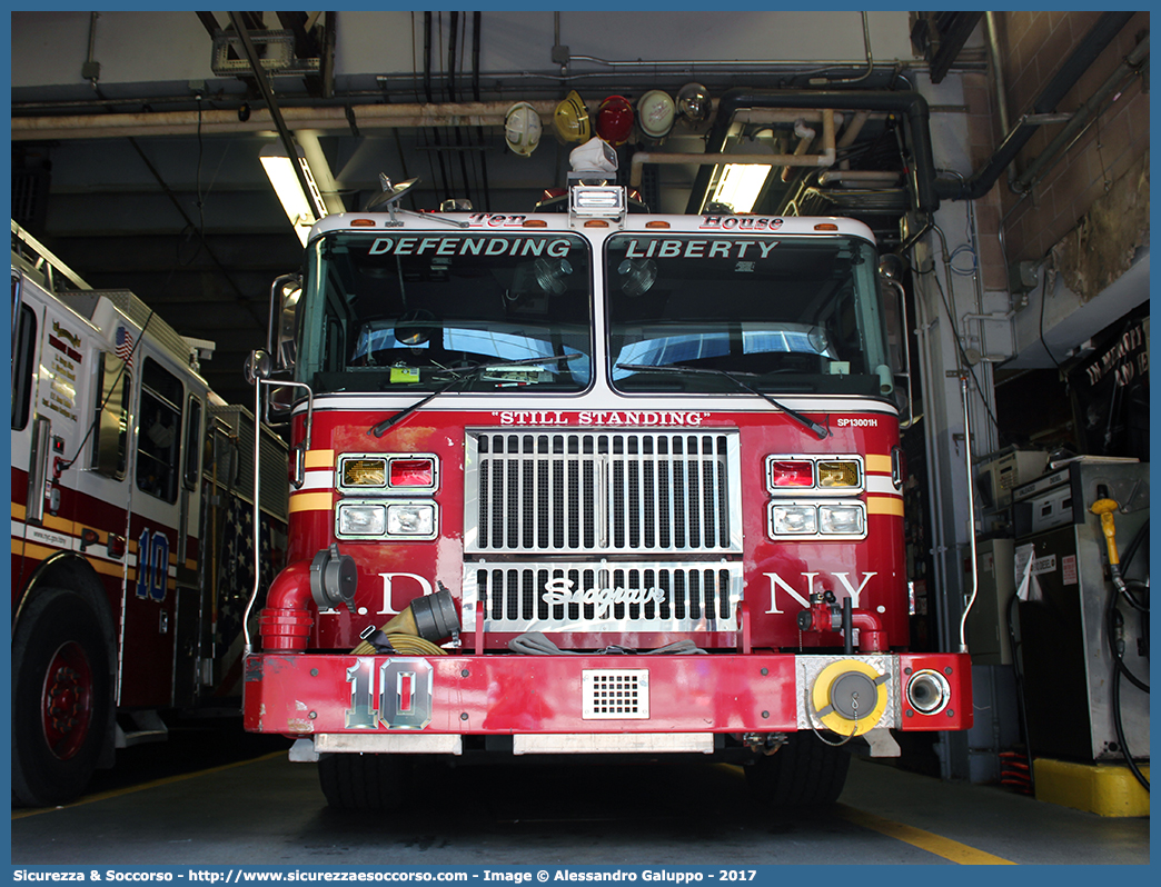 10 - SP13001H
United States of America
New York Fire Department
Seagrave Attacker HD
Parole chiave: United;States;of;America;USA;U.S.A.;NYFD;N.Y.F.D.;New;York;Fire;Department;Seagrave;Attacker;HD;Engine