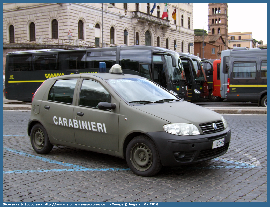 EI CG905
Arma dei Carabinieri
Reparto Carabinieri presso l'Esercito Italiano
Fiat Punto III serie
Parole chiave: EI;E.I.;CC;C.C.;Arma;dei;Carabinieri;Reparto;Esercito;Italiano;Fiat;Punto