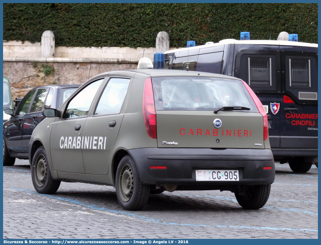 EI CG905
Arma dei Carabinieri
Reparto Carabinieri presso l'Esercito Italiano
Fiat Punto III serie
Parole chiave: EI;E.I.;CC;C.C.;Arma;dei;Carabinieri;Reparto;Esercito;Italiano;Fiat;Punto