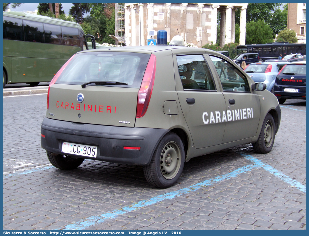 EI CG905
Arma dei Carabinieri
Reparto Carabinieri presso l'Esercito Italiano
Fiat Punto III serie
Parole chiave: EI;E.I.;CC;C.C.;Arma;dei;Carabinieri;Reparto;Esercito;Italiano;Fiat;Punto