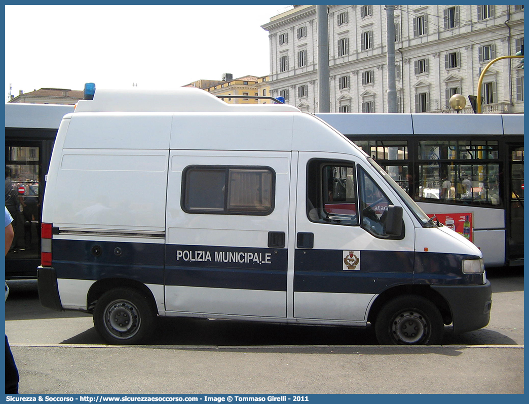 -
Polizia Municipale
Comune di Roma
Fiat Ducato II serie
Parole chiave: PL;P.L.;PM;P.M.;Polizia;Locale;Municipale;Roma;Fiat;Ducato