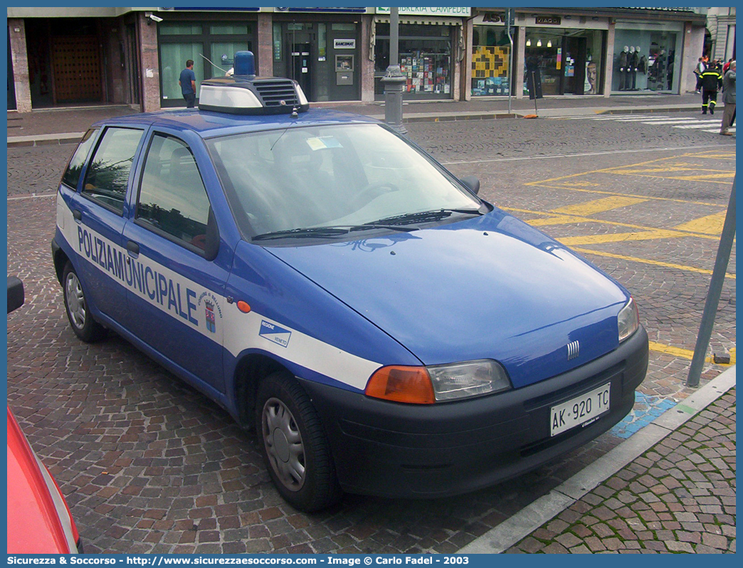 -
Polizia Municipale
Comune di Belluno
Fiat Punto I serie
Parole chiave: PL;P.L.;PM;P.M.;Polizia;Locale;Municipale;Belluno;Fiat;Punto