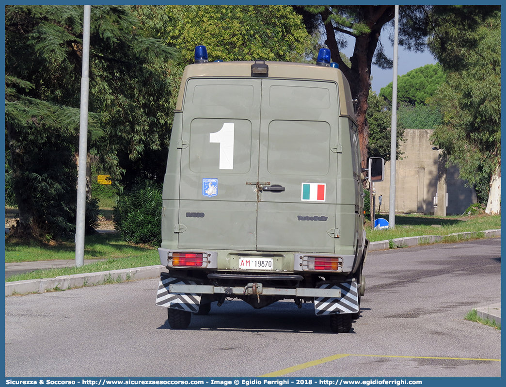 AM 19870
Aeronautica Militare Italiana
Servizio Antincendio
Iveco Daily 35-10 4x4 II serie
Parole chiave: A.M.I.;AMI;Aeronautica;Militare;Italiana;Servizio;Antincendio;Iveco;Daily;35-10;35.10;35;10;4x4