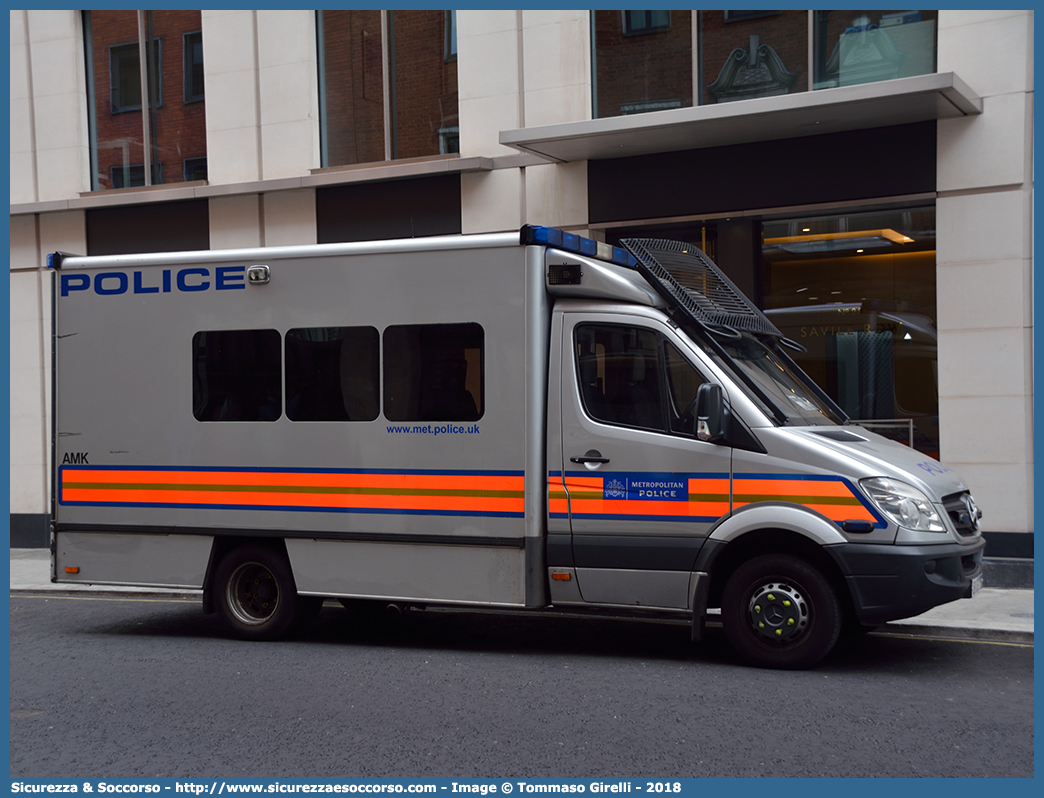 AMK
United Kingdom of Great Britain and Northern Ireland
Metropolitan Police
Mercedes Benz Sprinter II generation
Parole chiave: UK;United;Kingdom;Great;Britain;Northern;Ireland;Metropolitan;Police;Mercedes;Benz;Sprinter